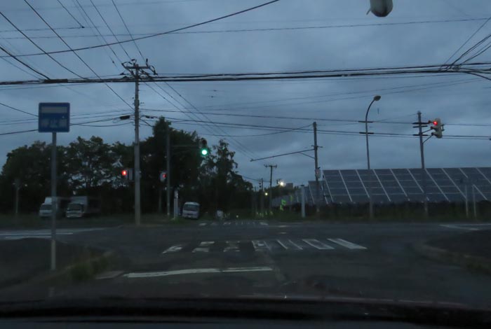webnews今朝の北見/交差点から奥が無加川の右岸堤防