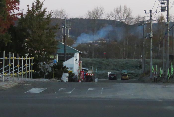 webnews今朝の北見/交差点から奥が無加川の右岸堤防