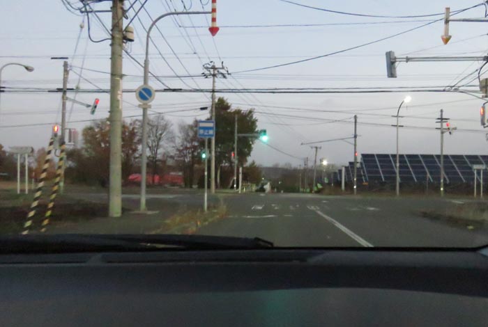 webnews今朝の北見/交差点から奥が無加川の右岸堤防