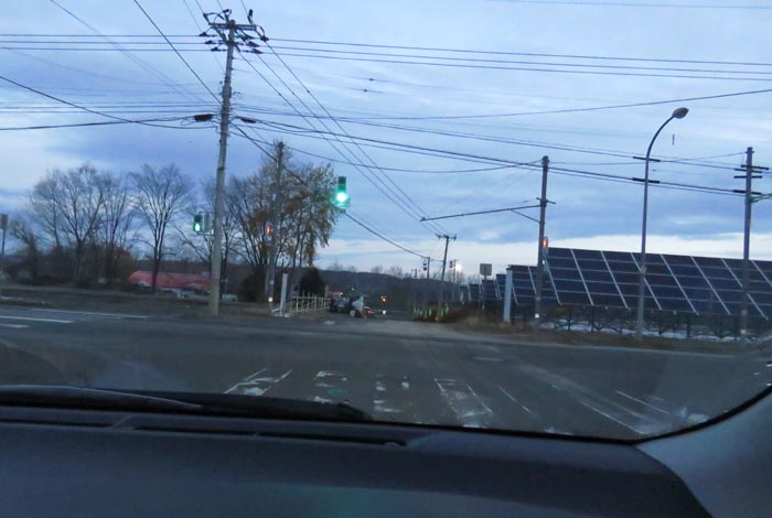 webnews今朝の北見/交差点から奥が無加川の右岸堤防