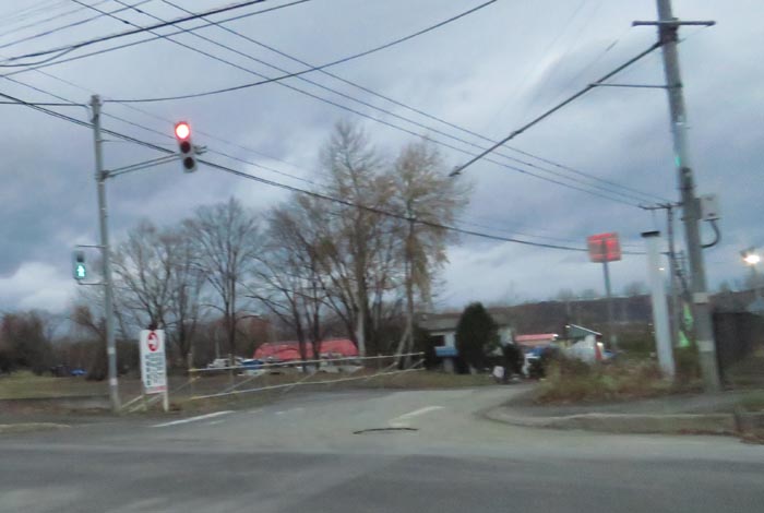 webnews今朝の北見/交差点から奥が無加川の右岸堤防