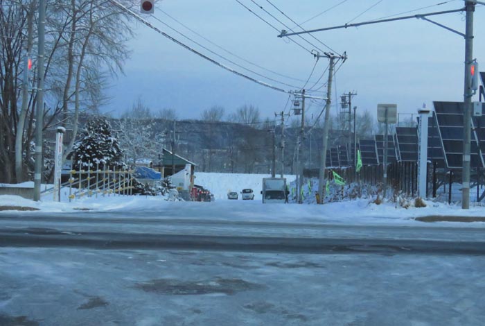 webnews今朝の北見/交差点から奥が無加川の右岸堤防