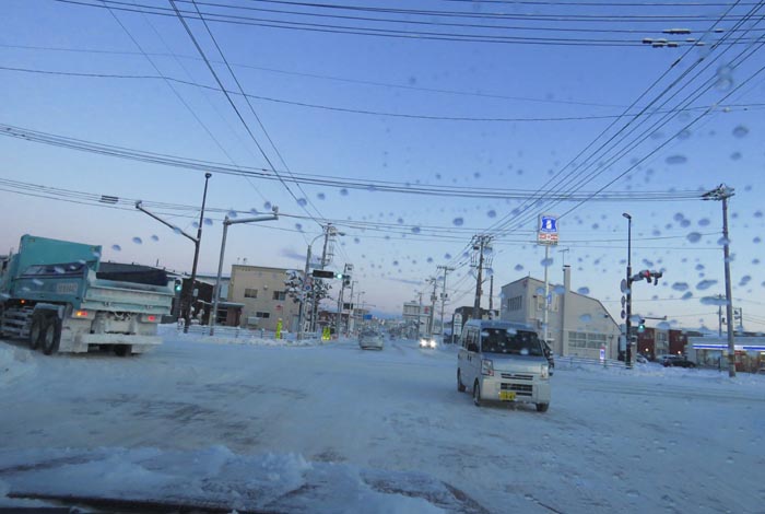 webnews今朝の北見/交差点から奥は常呂方面